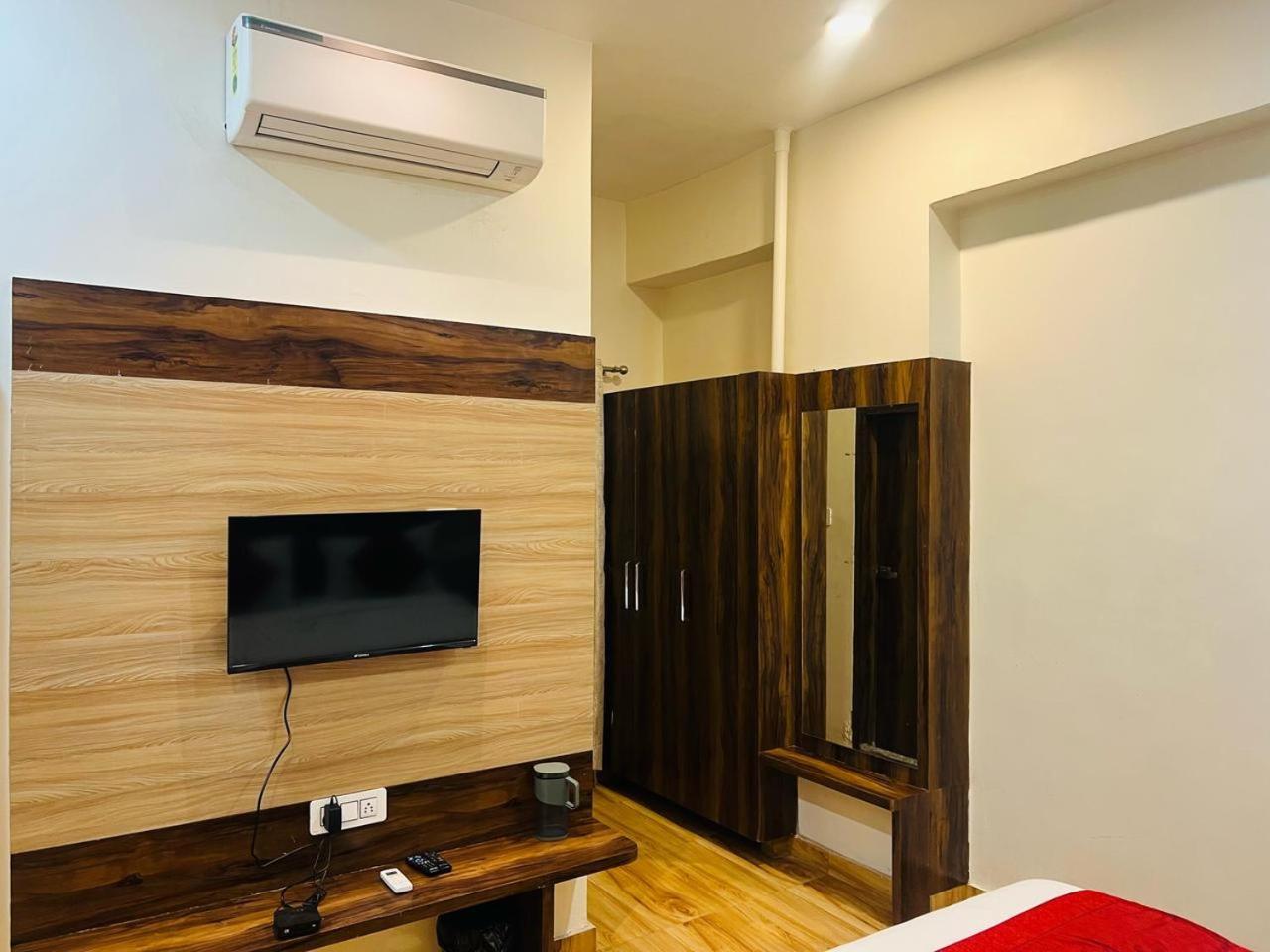 Hotel S V Grand Varanasi Exterior foto