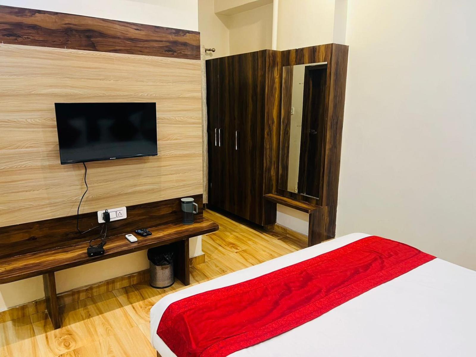 Hotel S V Grand Varanasi Exterior foto